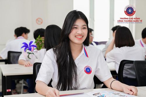 Ưu tiên cao đẳng để học ngành kinh tế: GenZ lựa chọn đầy bản lĩnh
