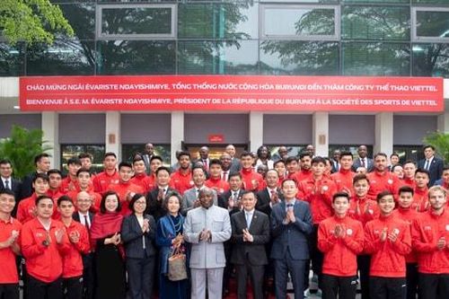 Tổng thống Burundi thăm Câu lạc bộ bóng đá Thể Công - Viettel