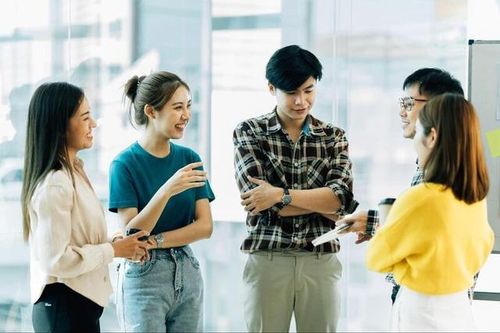 7 câu người EQ cao rất hay dùng nơi công sở khiến họ ghi điểm với cấp trên và đồng nghiệp
