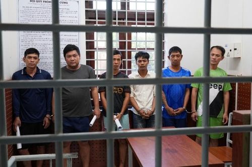 Sau trận bóng đá, 11 người bị khởi tố vì đánh nhau từ ngoài đường đến bệnh viện