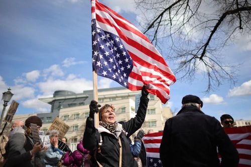 Biểu tình rầm rộ phản đối ông Trump trên khắp nước Mỹ
