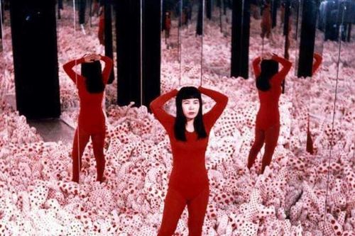 'Nữ hoàng chấm bi' Yayoi Kusama
