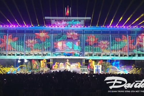 'Bản trường ca hòa bình' tái hiện 50 năm 'non sông liền một dải'