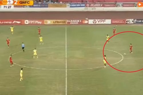 Siêu phẩm lốp bóng từ khoảng cách hơn 50 mét ở V.League