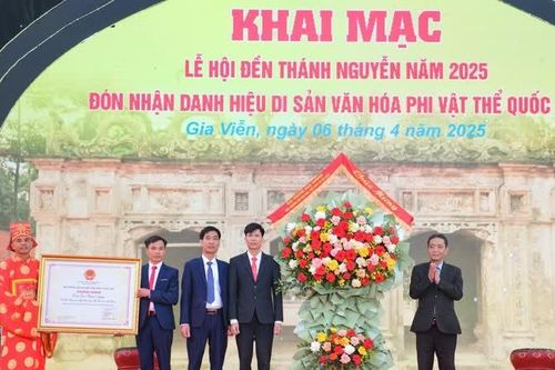 Lễ hội đền Thánh Nguyễn được công nhận là Di sản văn hóa phi vật thể quốc gia