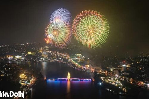 Pháo hoa rực sáng bầu trời TP Việt Trì dịp Giỗ Tổ Hùng Vương 2025