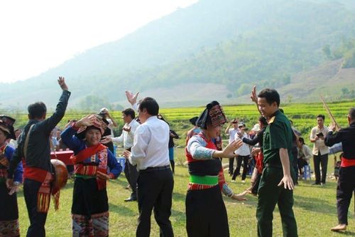 Đặc sắc 'Tết té nước' truyền thống của người Lào ở Điện Biên