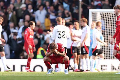 Liverpool đứt mạch bất bại, Chelsea mất điểm ở vòng 31 Ngoại hạng Anh