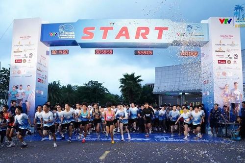 Gần 10.000 người tham gia giải marathon tại Phú Quốc và Cần Thơ