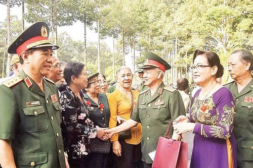 Cuộc gặp mặt ý nghĩa tháng tư