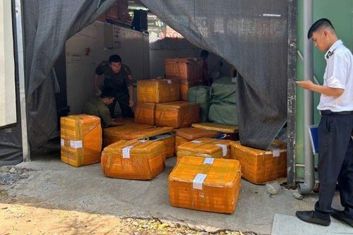 Phát hiện hơn 1.400kg thực phẩm không rõ nguồn gốc tại Bình Dương