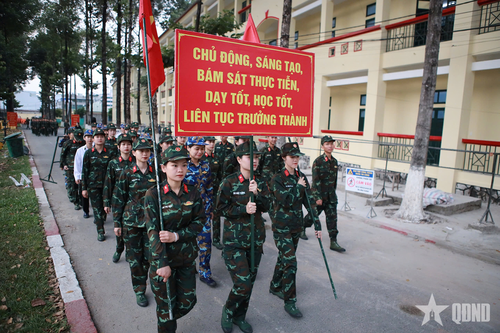 Nữ chiến sĩ mới trên thao trường