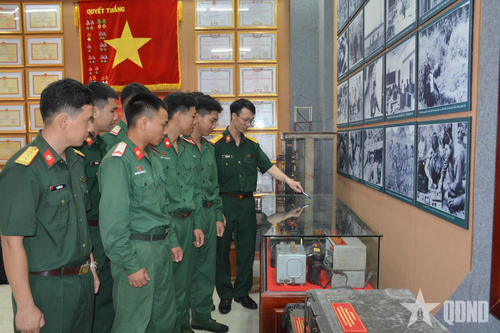 Lữ đoàn Thông tin 23 (Quân khu 7) đa dạng hình thức giáo dục truyền thống