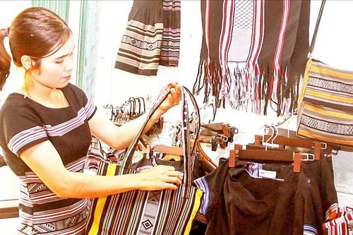 Nỗ lực hồi sinh làng nghề truyền thống