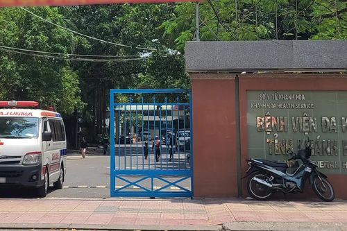 BVĐK Khánh Hòa lên tiếng vụ 'không cho chuyển viện bằng xe bên ngoài'