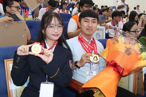 4 thủ khoa đoạt giải Nhất 'kép' Olympic Toán Sinh viên - học sinh 2025