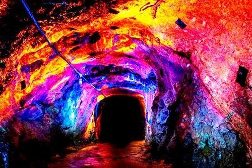 Lộ bí mật sốc đằng sau hang động huỳnh quang, chuyên gia sửng sốt