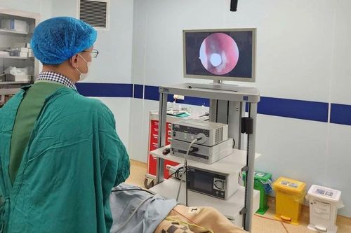 12 dị vật tắc nghẽn trong hốc mũi bé trai 3 tuổi ở Phú Thọ