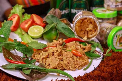 Về miền Đất Tổ thưởng thức món thịt chua Thanh Sơn