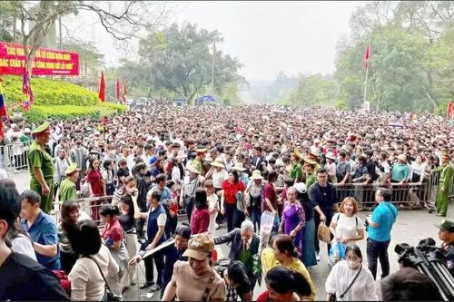 Hàng triệu đồng bào, du khách về Phú Thọ trước ngày Giỗ Tổ Hùng Vương