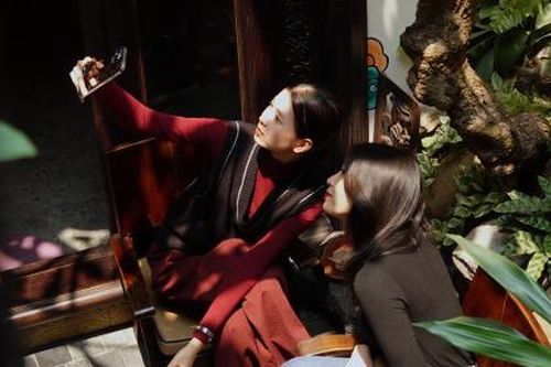 Ngồi thưởng trà 'chill chill' hoài niệm Hà Nội xưa