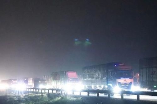 Ô tô 5 chỗ vượt ẩu, gây tai nạn liên hoàn trên cầu Gianh, Quốc lộ 1A tắc nhiều giờ