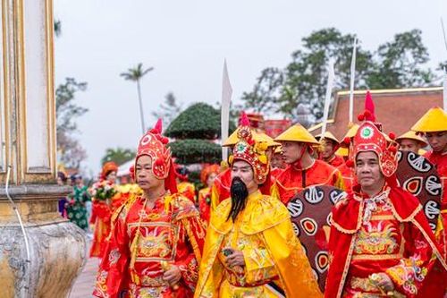 Lễ rước Đức Thánh Trần vi hành tại Lễ hội Bạch Đằng