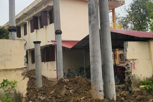 Xây trạm biến áp trong khuôn viên trường học khiến thầy cô và phụ huynh bất an