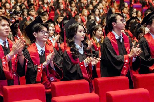 Gần 80% sinh viên Đại học Ngoại thương tốt nghiệp loại giỏi và xuất sắc
