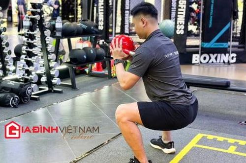 HLV chỉ 3 lỗi cơ bản khi squat, tập mãi không lên cơ