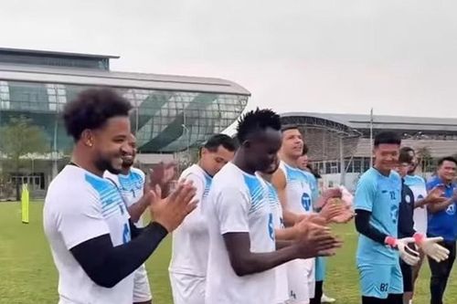 Nguyễn Xuân Son tập luyện trên sân cỏ trở lại; PSG vô địch Ligue 1 sớm 6 vòng đấu
