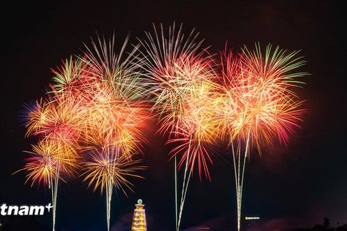 Phú Thọ: Mãn nhãn màn trình diễn pháo hoa nghệ thuật dịp Giỗ Tổ Hùng Vương