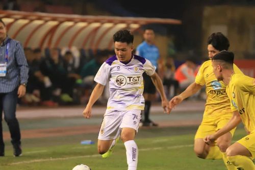 Thắng Đông Á Thanh Hóa 3-1, Hà Nội FC vươn lên nhì bảng V-League