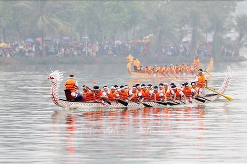 Phú Thọ: Mãn nhãn với cuộc đua bơi chải trên hồ Công viên Văn Lang