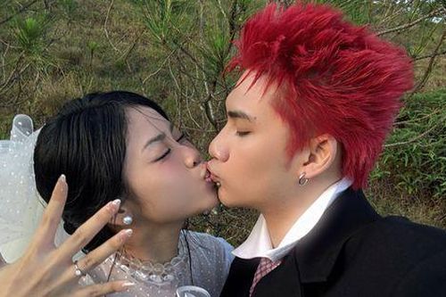 Nữ ca sĩ Vbiz được bạn trai cầu hôn sau 6 năm hẹn hò