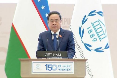 Chủ tịch Quốc hội: Đặt người dân làm trung tâm trong mọi chính sách