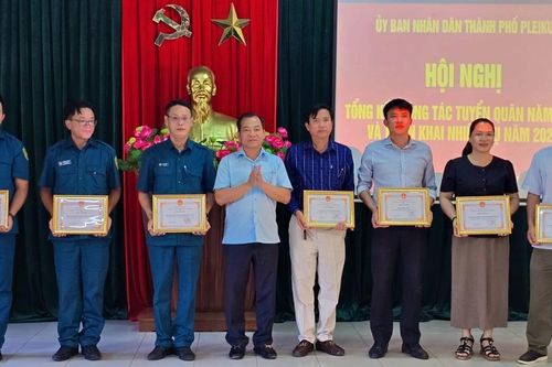 Pleiku khen thưởng 56 tập thể, cá nhân xuất sắc trong công tác tuyển quân năm 2025