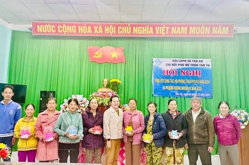 'Nuôi heo đất' hình thành thói quen tiết kiệm cho phụ nữ nghèo