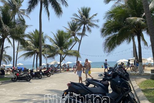 Nha Trang: Người dân lưu ý bảo quản phương tiện khi đi tắm biển trong thời gian chờ vận hành bãi giữ xe mới