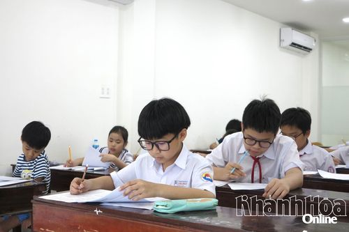 85 thí sinh tham dự kỳ thi Toán quốc tế SASMO tại Hội đồng thi Nha Trang