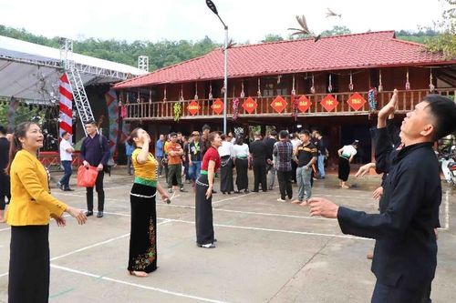 Sôi nổi thi đấu các môn thể thao truyền thống trong Lễ hội Then Kin Pang năm 2025