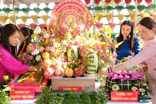 Hội thi cắm hoa và sắp đặt lễ phẩm dâng cúng Quốc Tổ
