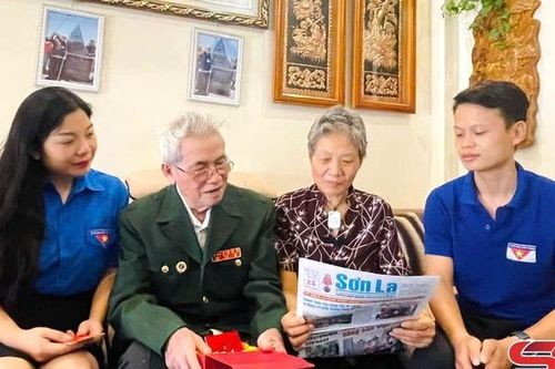 Mua và đọc báo, tạp chí của Đảng