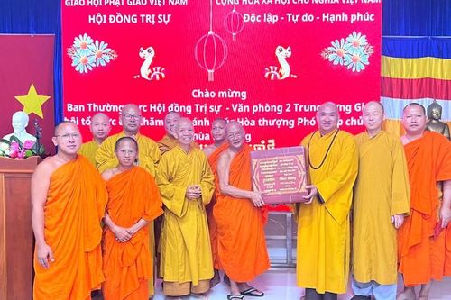 Đoàn Văn phòng II Trung ương Giáo hội thăm và chúc Tết cổ truyền Chôl Chnăm Thmây