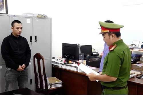 Khởi tố tài xế chạy SH 'thông chốt' tông CSGT