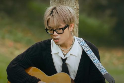 MV lọt top trending, Sixkie cạnh tranh Hòa Minzy, Hieuthuhai