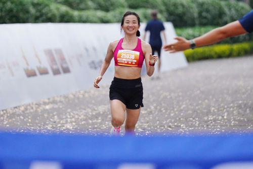 Nguyễn Thị Oanh, Hoàng Nguyên Thanh vô địch marathon Phú Quốc