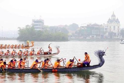 Sôi nổi giải bơi chải tại lễ hội Đền Hùng