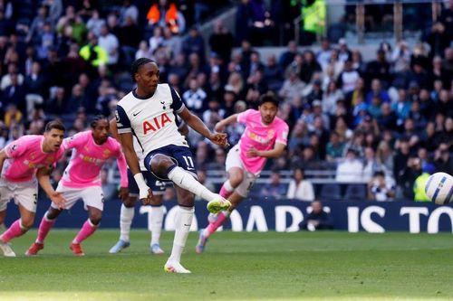 Tottenham tiễn Southampton xuống hạng nhất