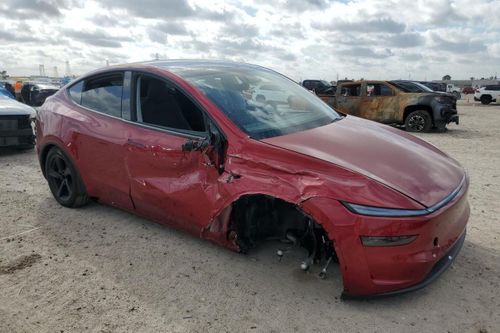Vừa ra mắt, Tesla Model Y Juniper Launch Series đã nằm bãi phế liệu